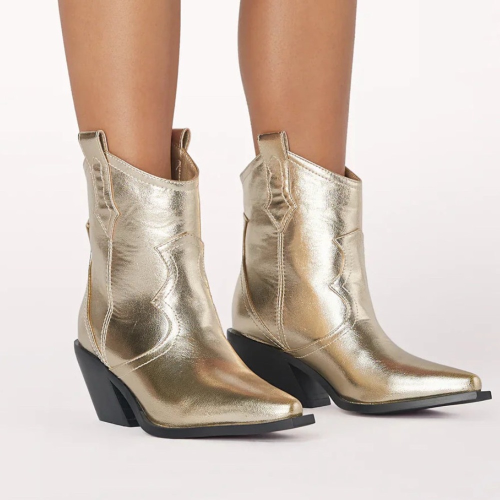 🎓NWT BAMBOO Metallic Gold Ankle Booties
